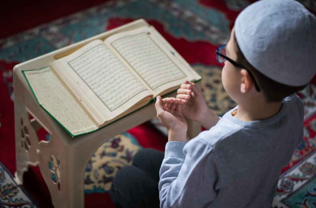 Doa Sebelum Membaca AlQuran dan Cara Mengajarkannya pada Anak