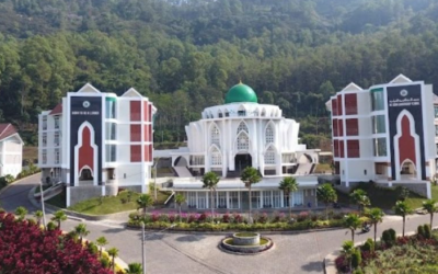 Pendidikan Berkualitas Ma’had Al-Izzah Batu Malang